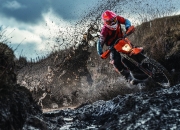 开云体育下载-当铁血马竞遇见童话王国，伊布的舞台定律与足球的永恒辩证法