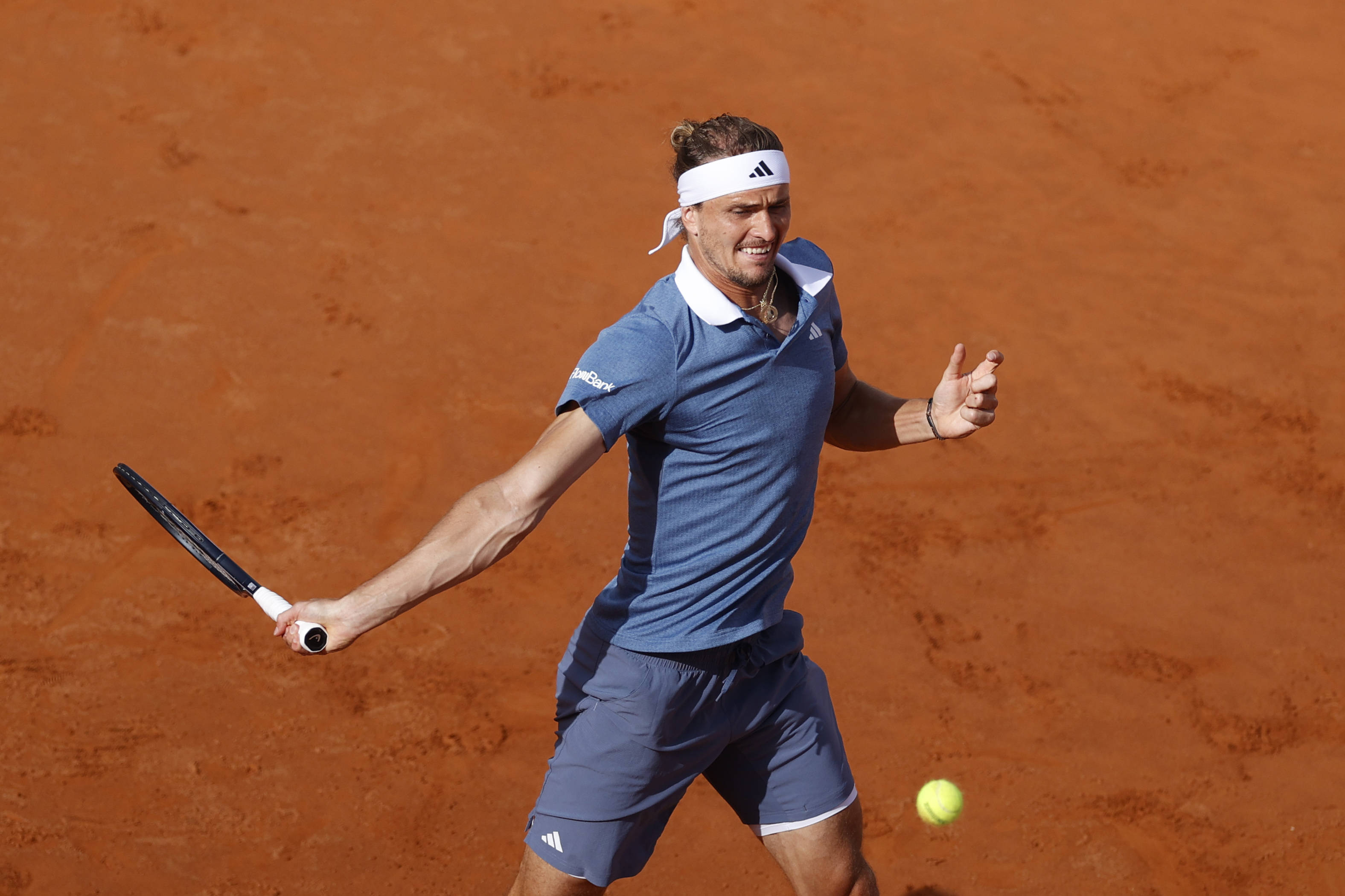 世界网球队鏖战西班牙网球队,兹维列夫绝境逆转的简单介绍 世界网球队鏖战西班牙网球队,兹维列夫绝境逆转的简单介绍