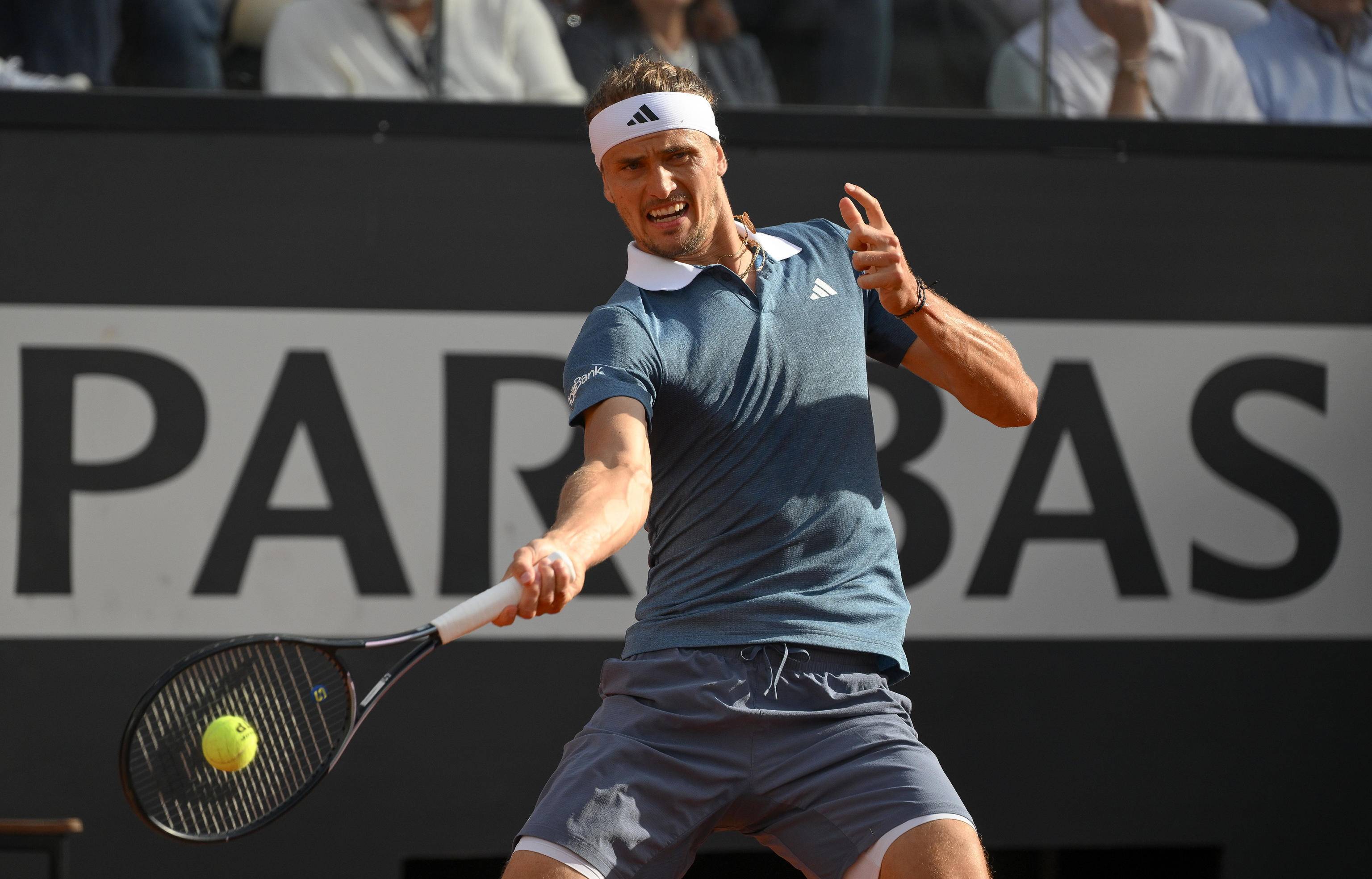 意大利网球队翻盘日本网球队，兹维列夫关键制胜的简单介绍