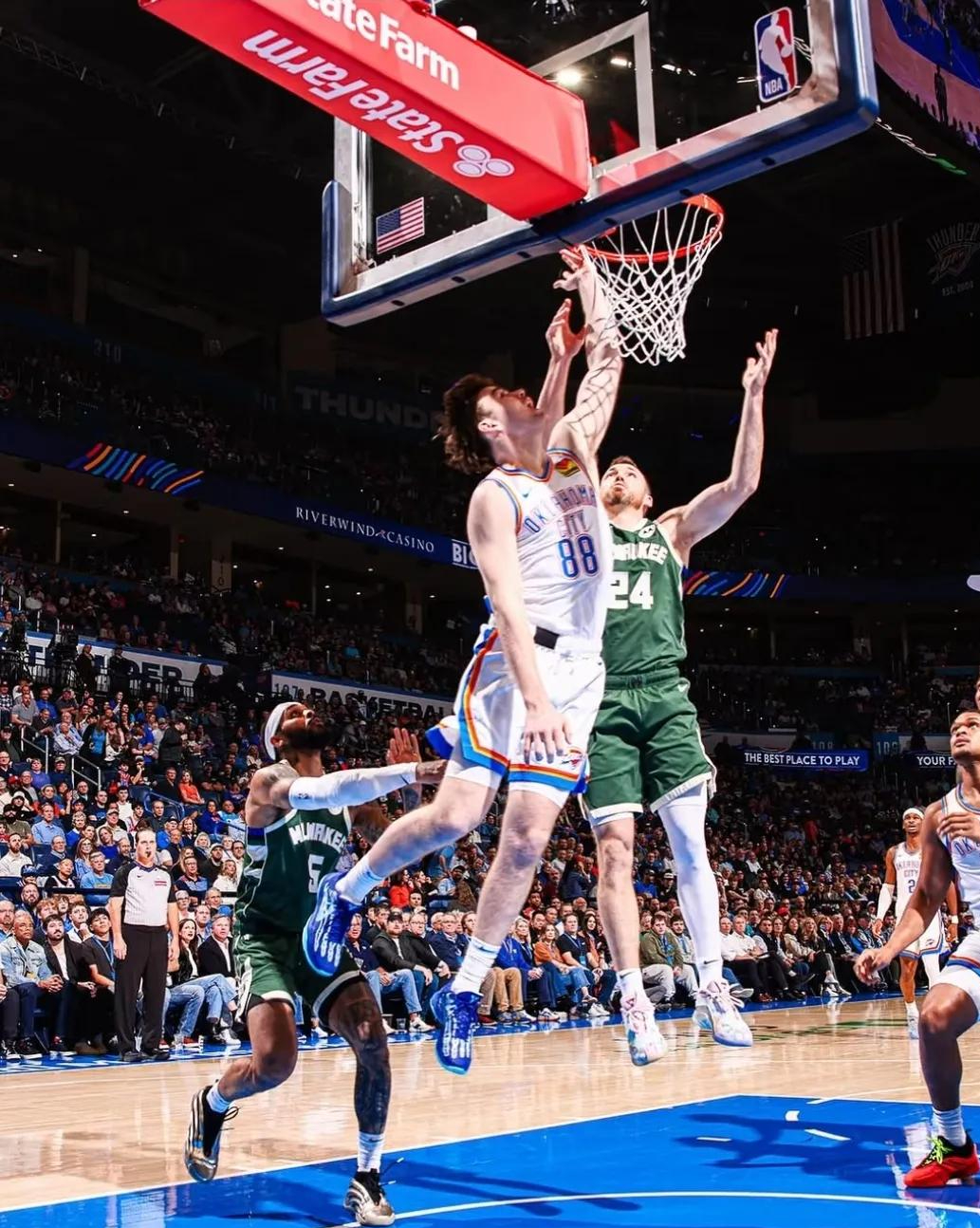 尼日利亚男篮鏖战雄鹿,阿德巴约惊艳世界 尼日利亚男篮鏖战雄鹿,阿德巴约惊艳世界