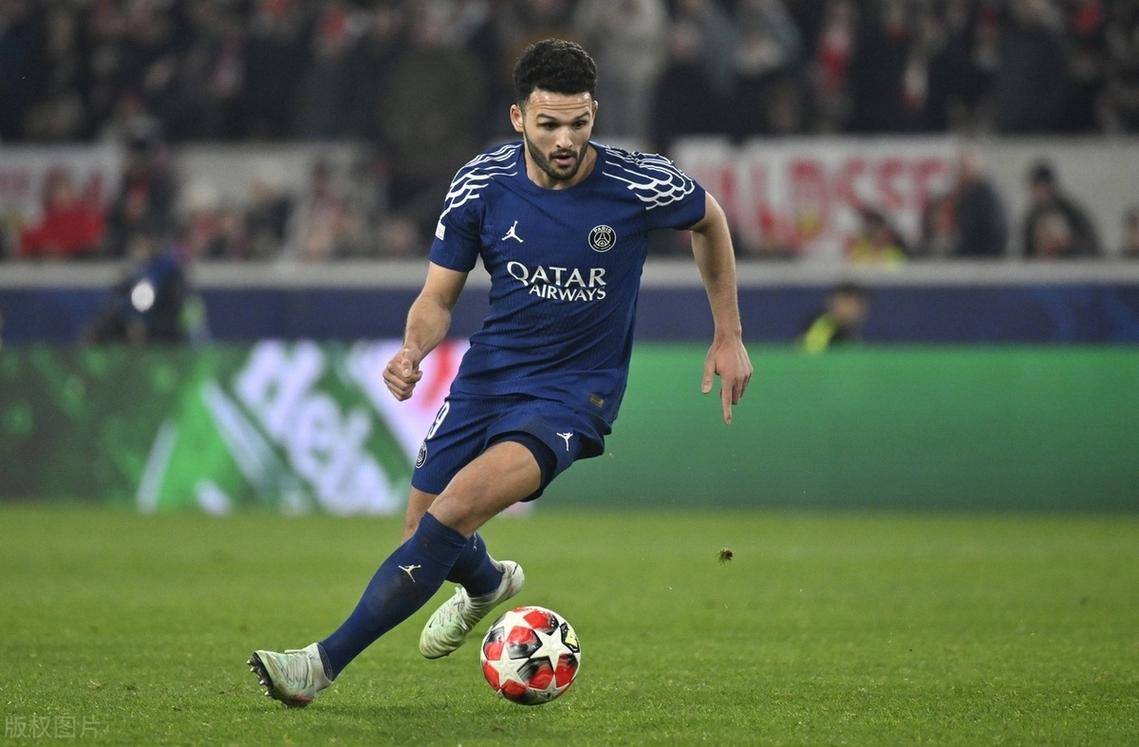 巴黎FC主场大胜阿尔勒,领跑积分榜 巴黎FC主场大胜阿尔勒,领跑积分榜