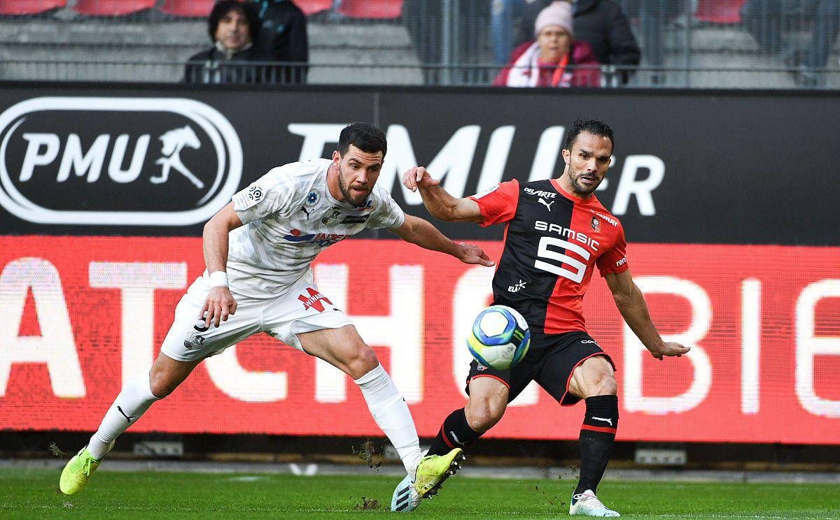 关于亚眠客场失利,球队遭遇一波连败的信息 关于亚眠客场失利,球队遭遇一波连败的信息