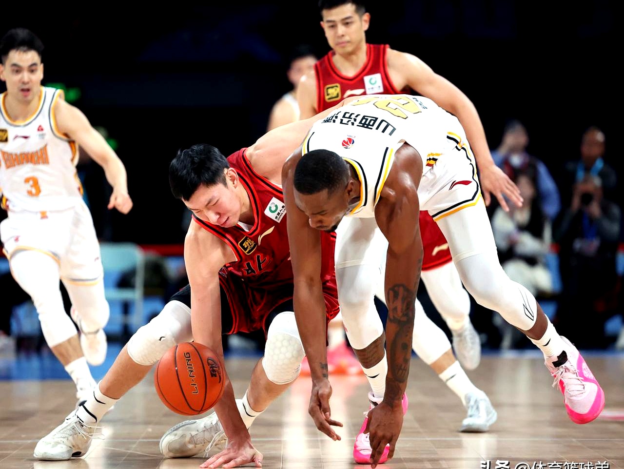 主力球员受伤无缘比赛,球队组织调整的简单介绍 主力球员受伤无缘比赛,球队组织调整的简单介绍