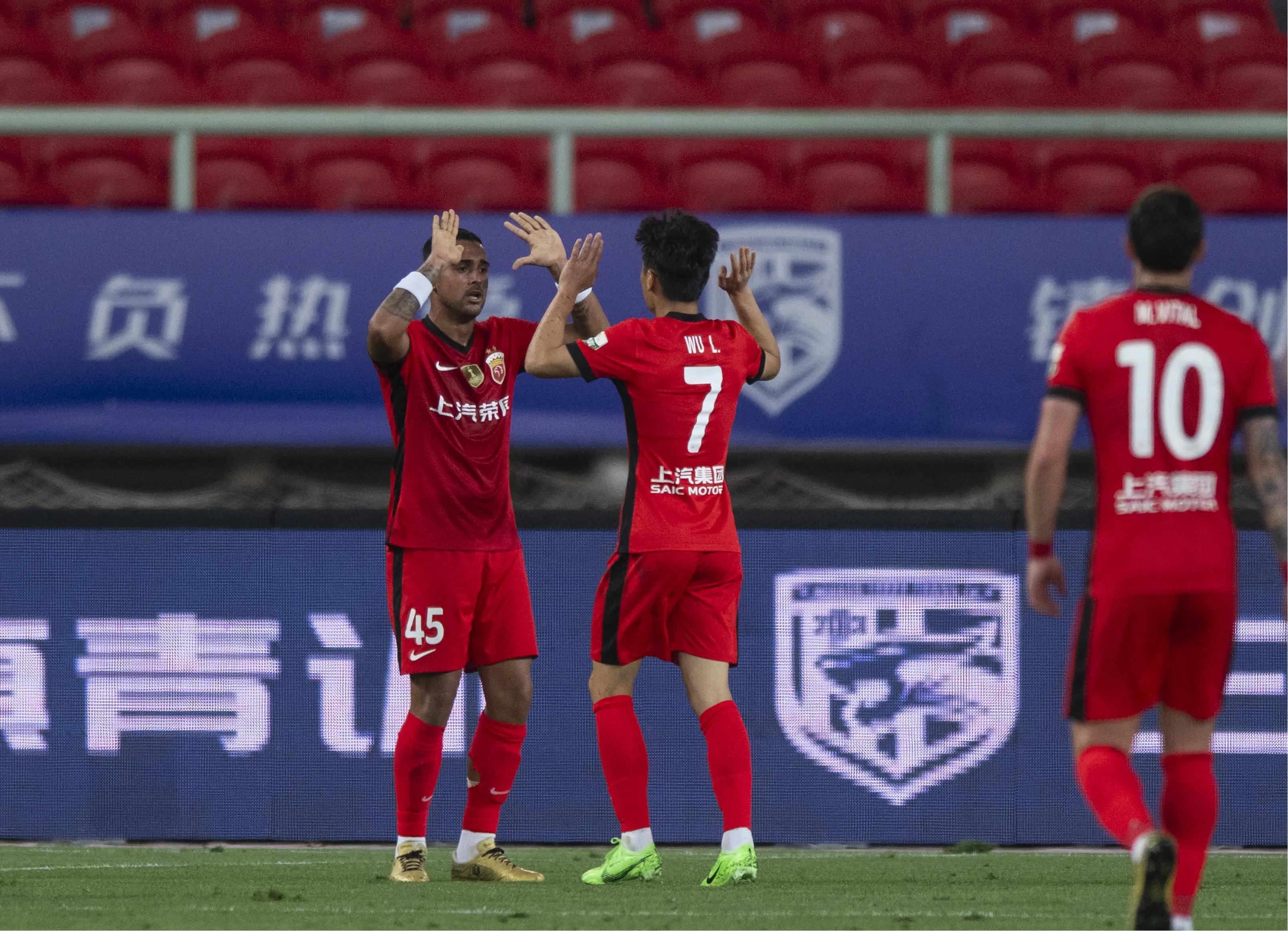 精彩足球赛事引爆热潮,强强对抗一触即发的简单介绍 精彩足球赛事引爆热潮,强强对抗一触即发的简单介绍