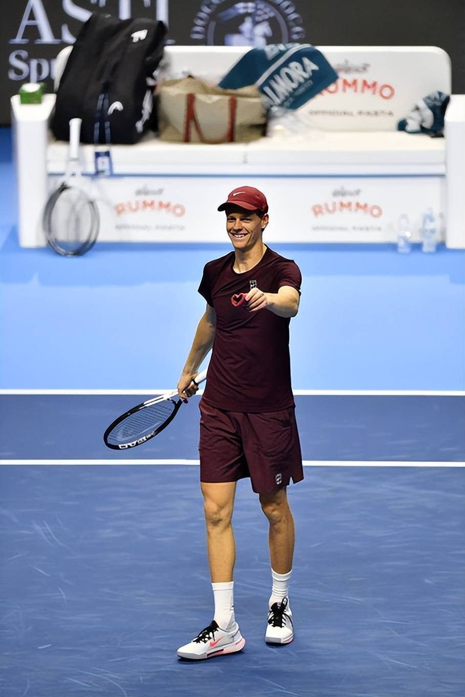 ATP总决赛横扫澳网，辛纳点燃赛场的简单介绍