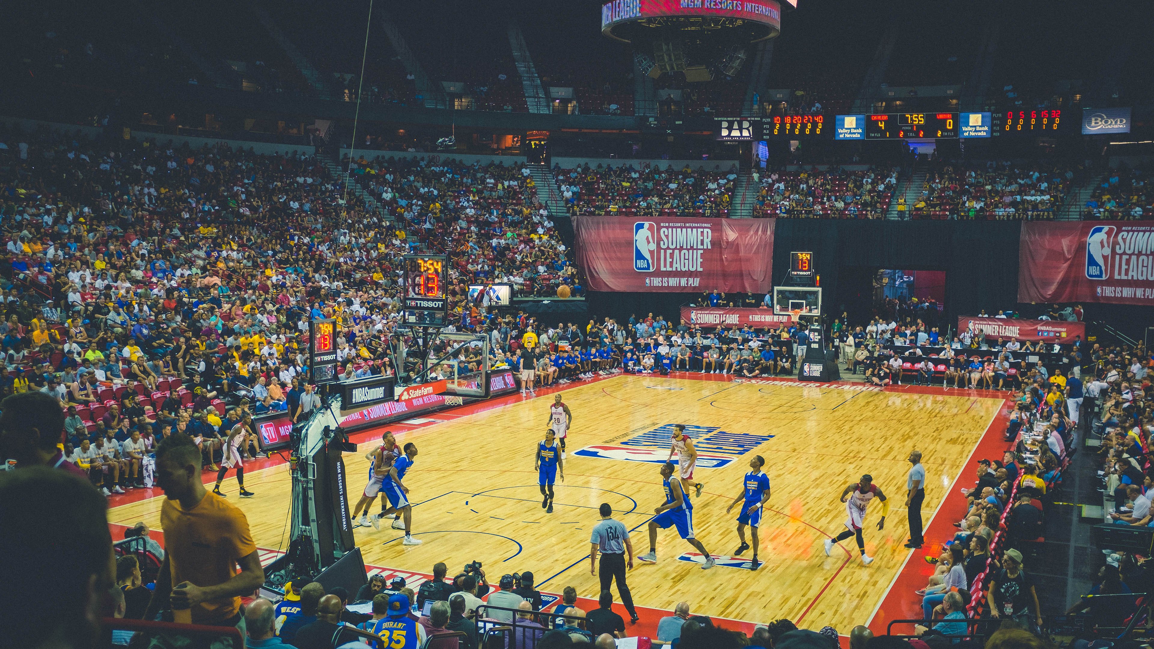 跨洋焦点战，库里在山西队对决中重证王者之心