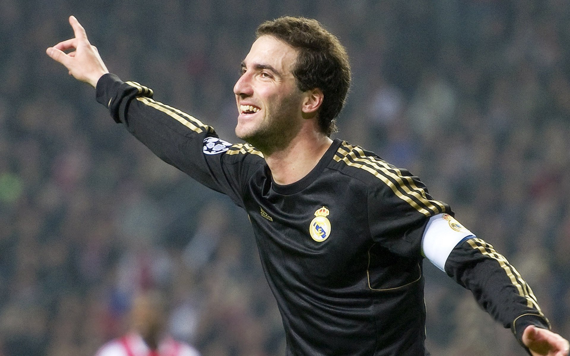 皇马轻取巴西,哈弗茨扛起全队,一场跨越时空的足球想象