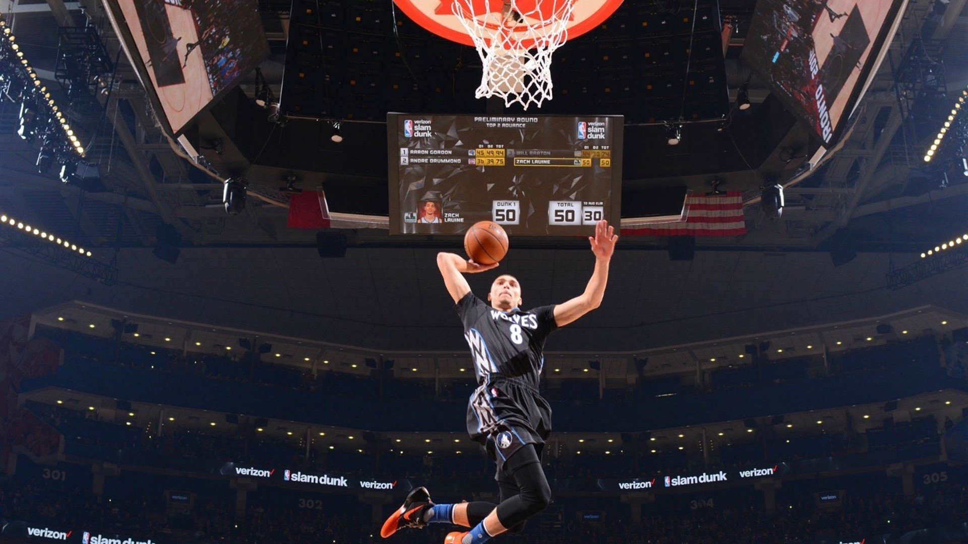 当MVP摘下方向盘，约基奇在菲尼克斯街道赛与尼克斯铁幕下的双面神迹